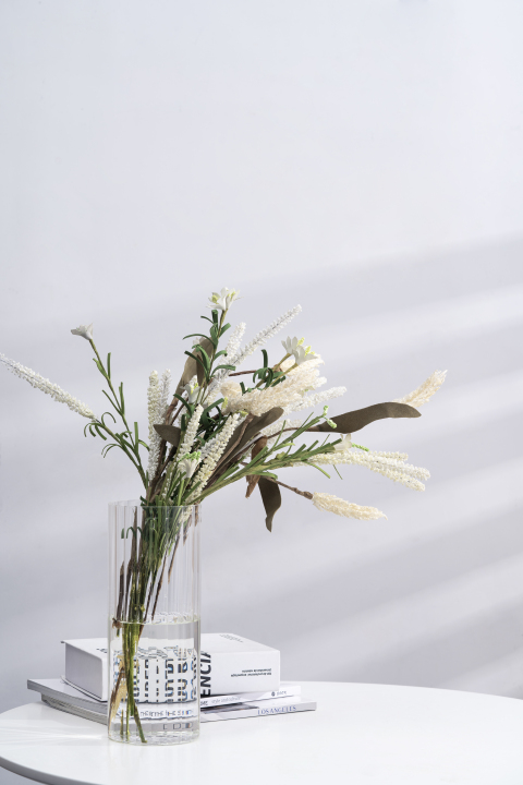 白青葙花朵叶子花瓶光影书本竖图版权图片下载