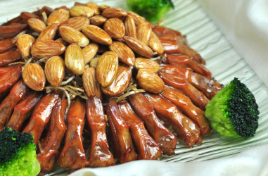 营养美食秘制鸭舌卤水凉菜