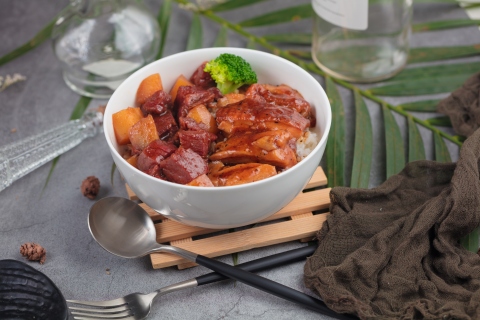 照烧鸭腿黑椒肥牛双拼饭