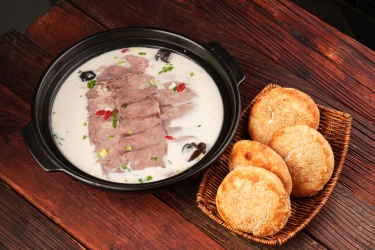 精致套餐酥脆火烧羊肉汤搭配