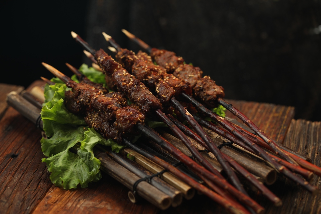 炭烤牛肉串经典美食版权图片下载