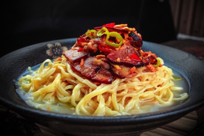 香辣腊肉手工面条