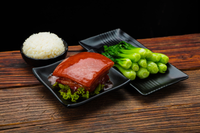 经典东坡肉蔬菜拌饭