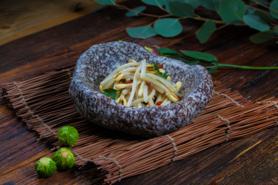 凉拌酸辣黄豆芽