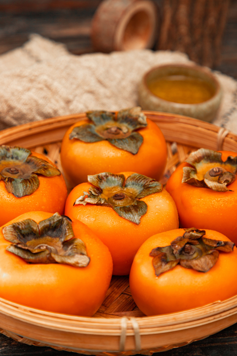 脆甜大果柿子近景版权图片下载