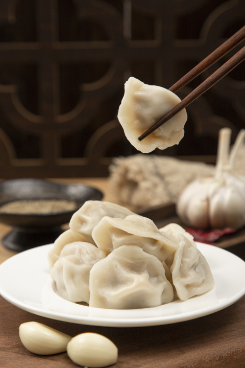 美味手工包制水饺版权图片下载