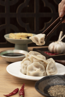 水饺手工包制美味