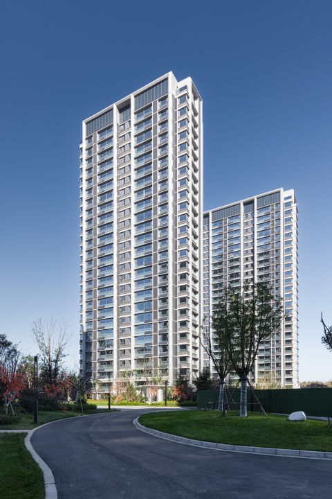远景高楼城市建筑高清图版权图片下载