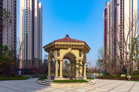 欧式凉亭远景高楼高清图
