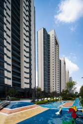 高层住宅楼区跑道休闲区高清图