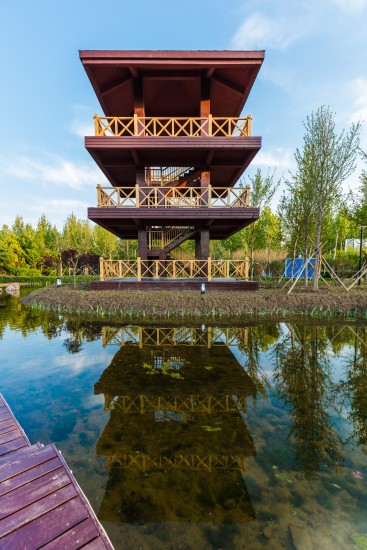 湖心古代阁楼实拍图