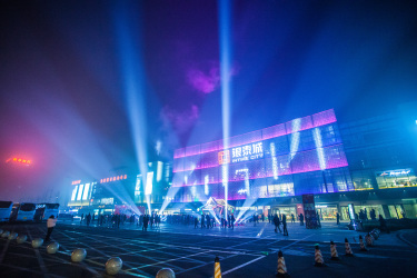 城市商场灯光秀展示远景图