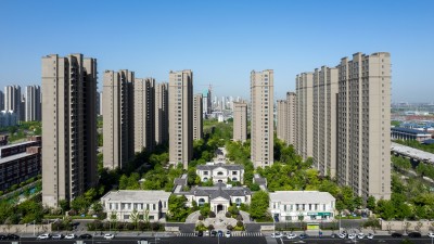 高楼远景城市建筑高档小区实拍图