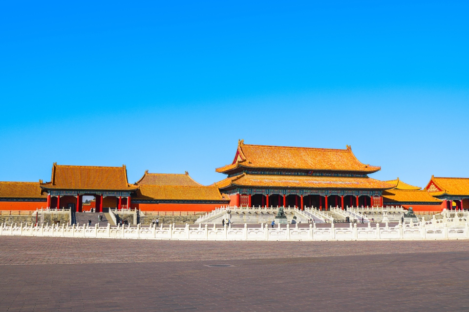 古代古风建筑蓝天石头围栏全景