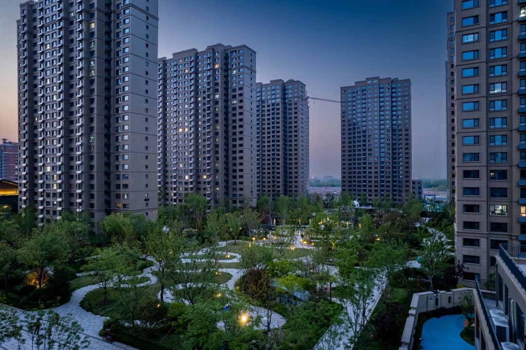 城市小区高楼夜景高清图版权图片下载