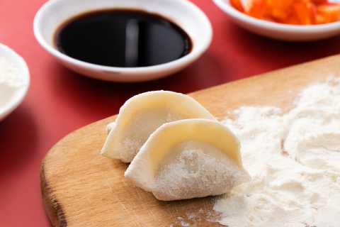 新年手工水饺侧面实拍图