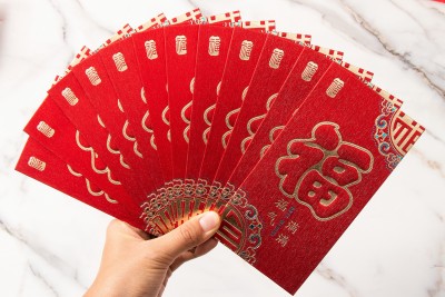 手拿大把福气红包高清图