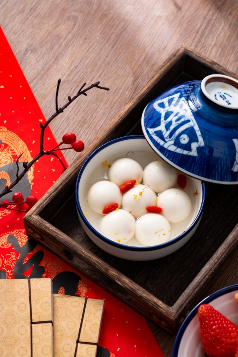 一碗手工软糯元宵美食版权图片下载