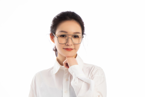 近视预防宣传女孩图