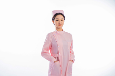 女护士双手插兜实拍图