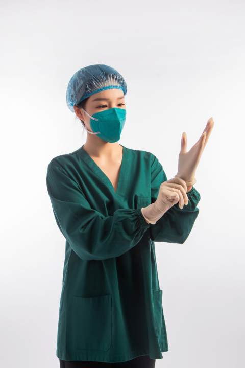 准备手术的女护士实拍图版权图片下载