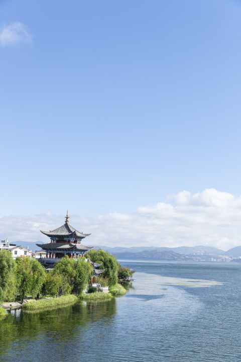 湖边凉亭自然风景高清图版权图片下载