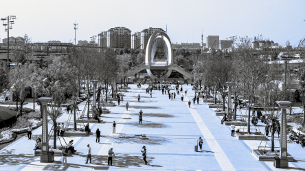 城市公园休闲游玩俯拍高清图