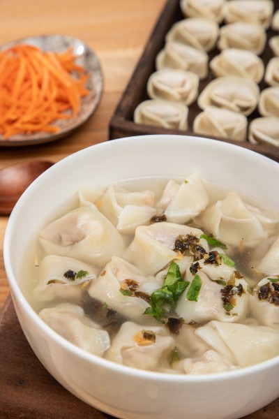 排列整齐的美味馄饨高清图