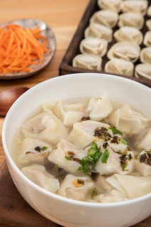 排列整齐的美味馄饨高清图
