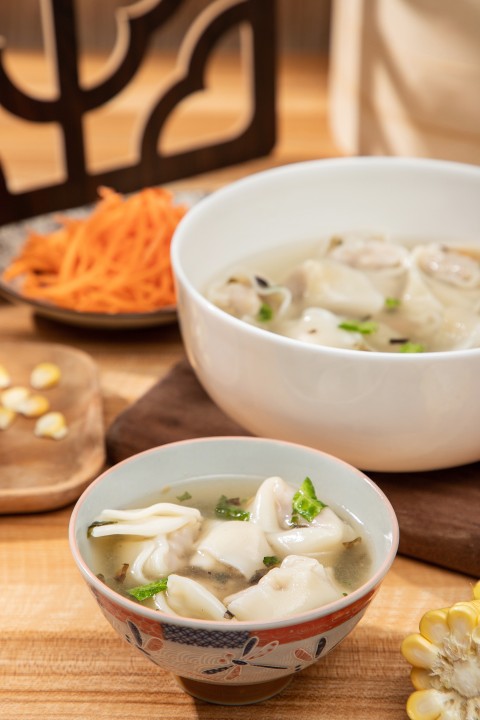 一人份热乎乎的馄饨高清图版权图片下载