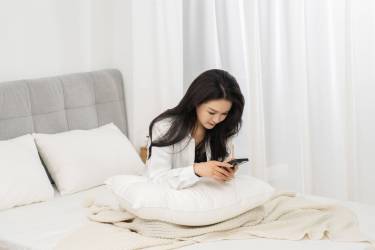 知性女士放松休闲实拍图