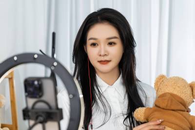 女主播线上电商直播预告图片