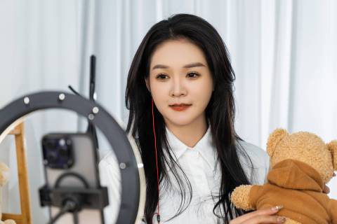 女主播线上电商直播预告图片