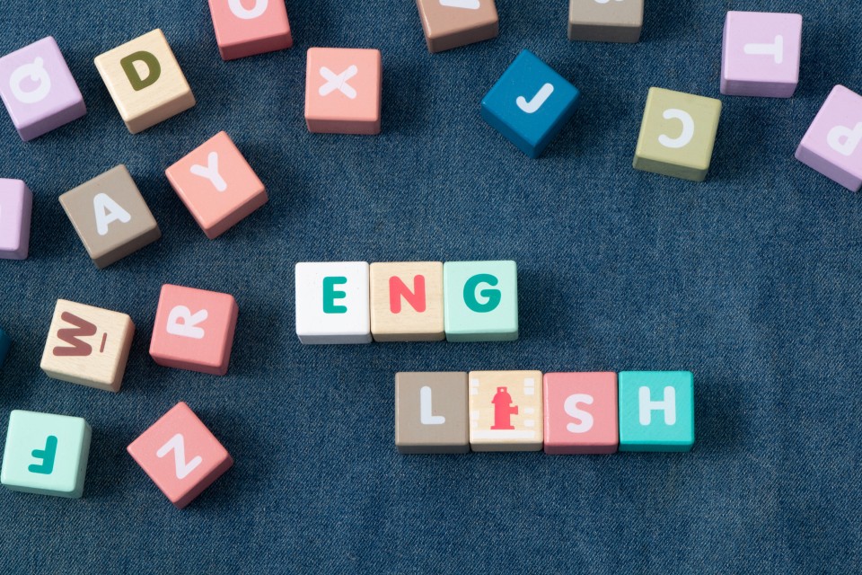 26个英文字母彩色积木实拍图