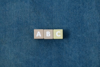 棕色立方体ABC积木实拍图