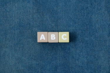 棕色立方体ABC积木实拍图