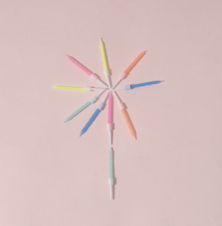 创意摆设生日排队螺纹小蜡烛高清图