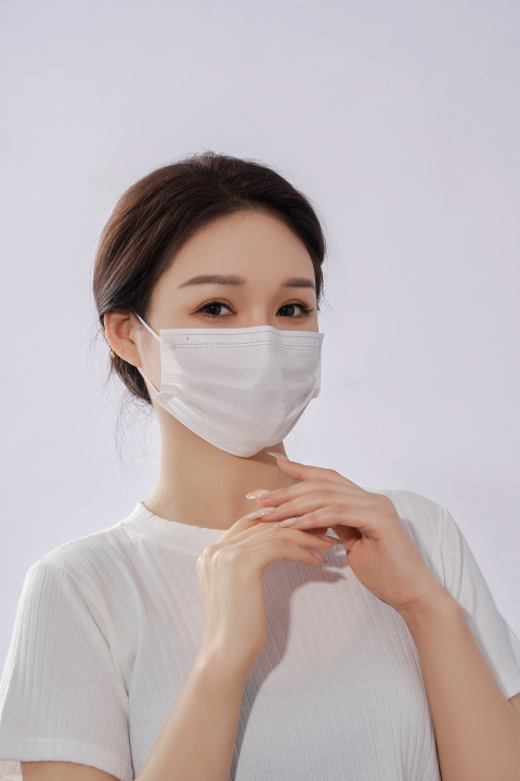 医护人员外科口罩女动态实拍图版权图片下载