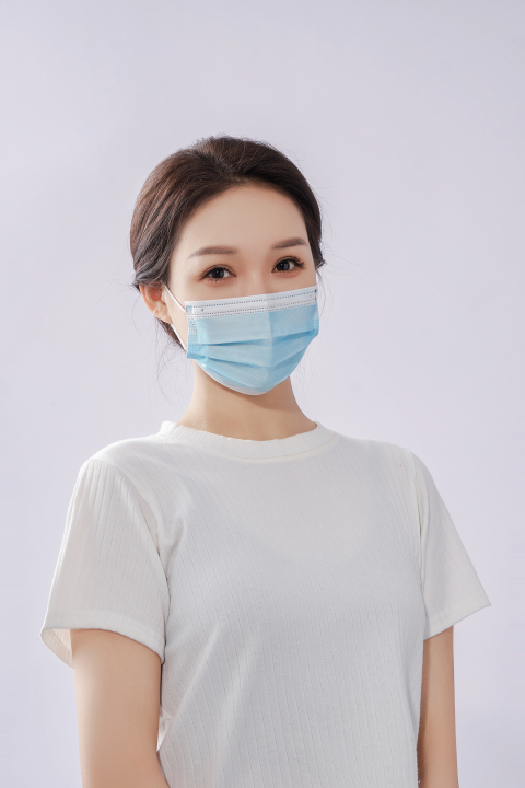 医用口罩纯白背景女半身实拍图版权图片下载
