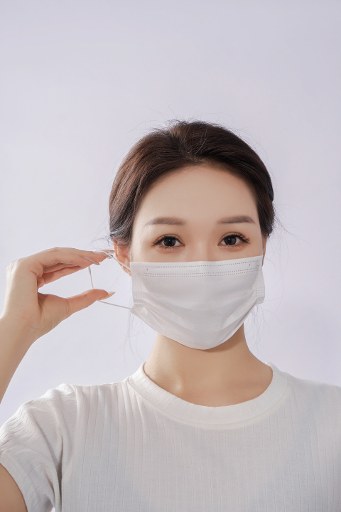 动态医护人员女性口罩实拍图版权图片下载