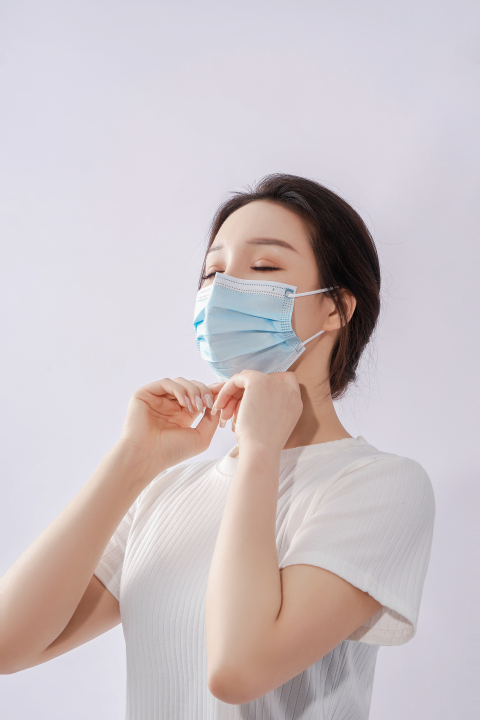 口罩高颜值显瘦女实拍图版权图片下载