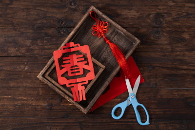 中国结春字剪纸实拍图