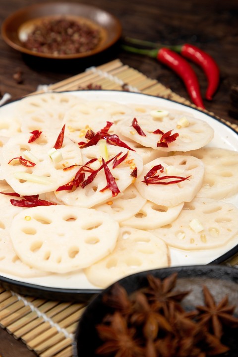又脆又白的家常炒藕片高清图版权图片下载