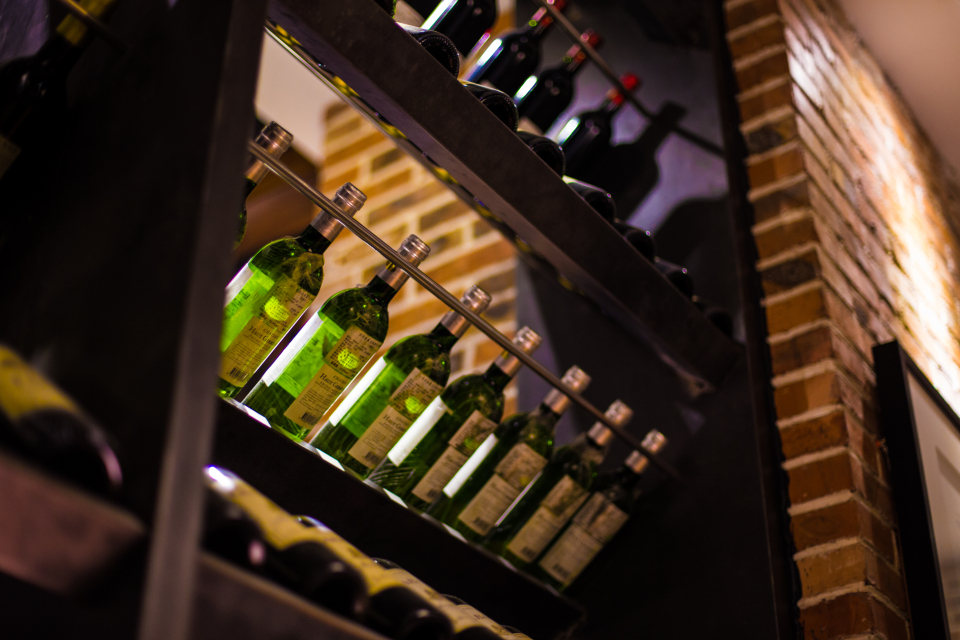 餐厅白葡萄酒酒柜高清图