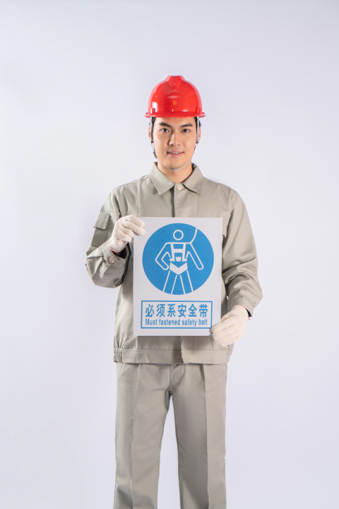 标识牌和建筑工人高清图版权图片下载