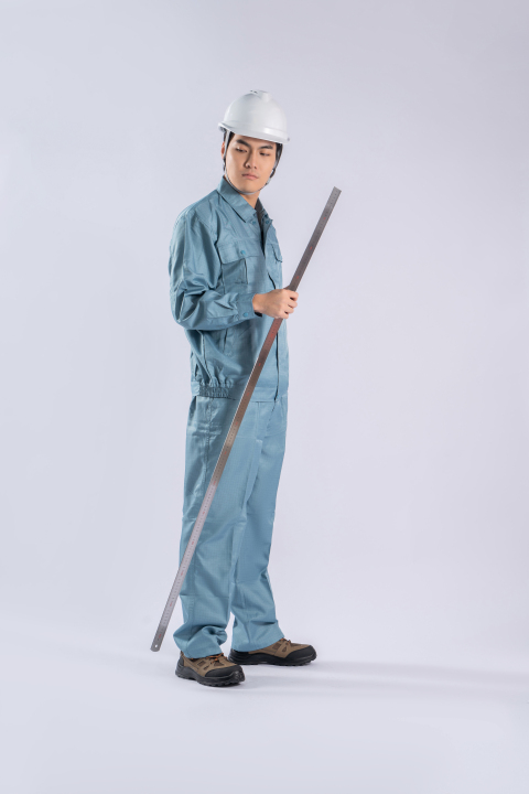 工地工人使用工具展示图版权图片下载