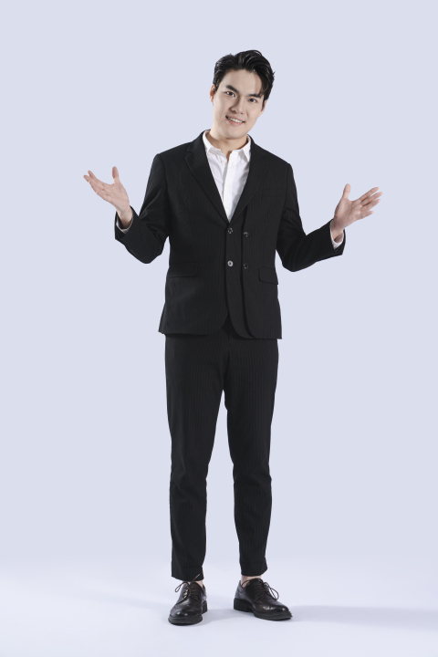 上课的男性教师形象图版权图片下载