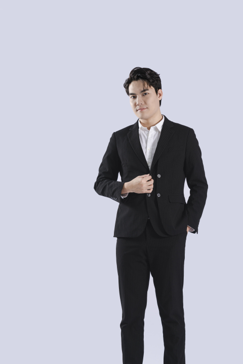 穿西装的男教师形象图版权图片下载