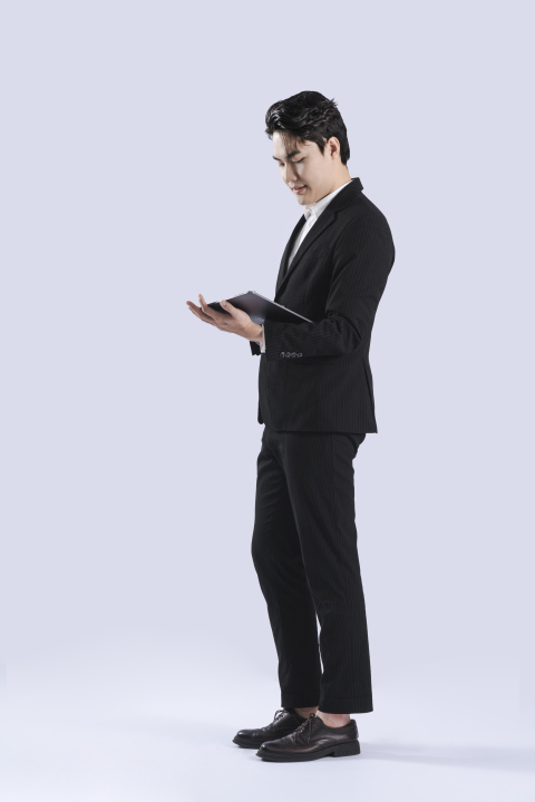上课中的男教师形象图版权图片下载