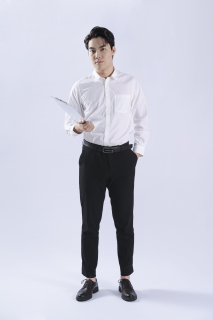 帅气知性男教师实拍图